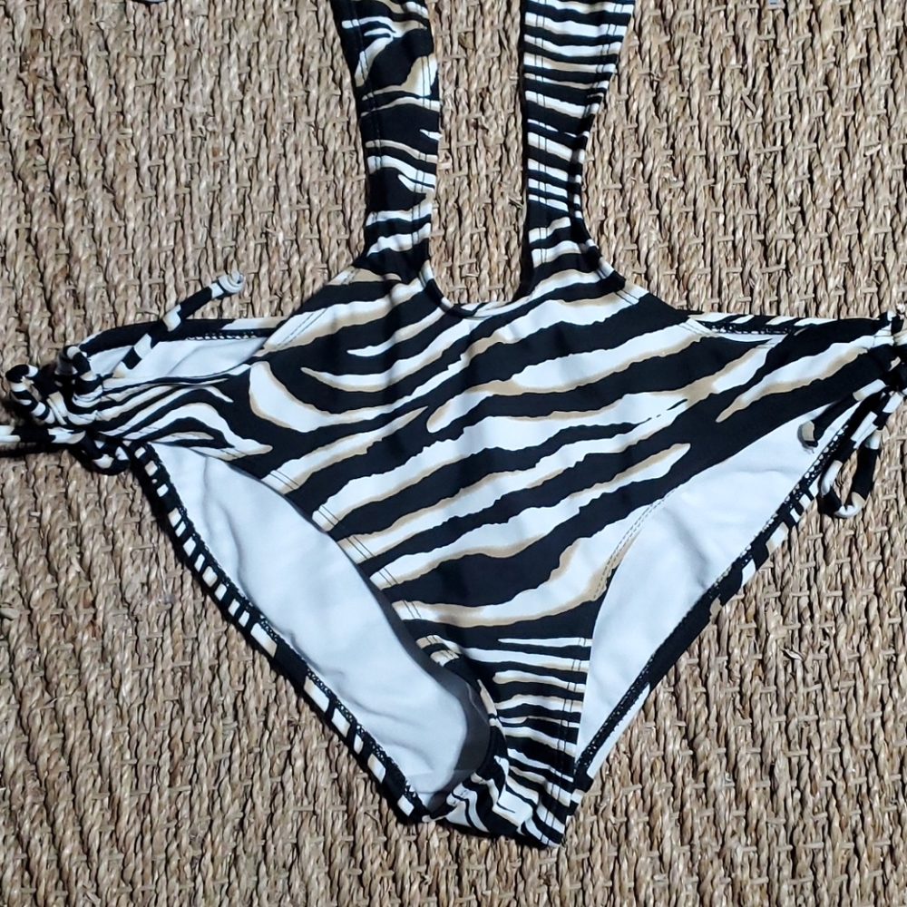 Apollo swim size large. - Picture 3 of 7
